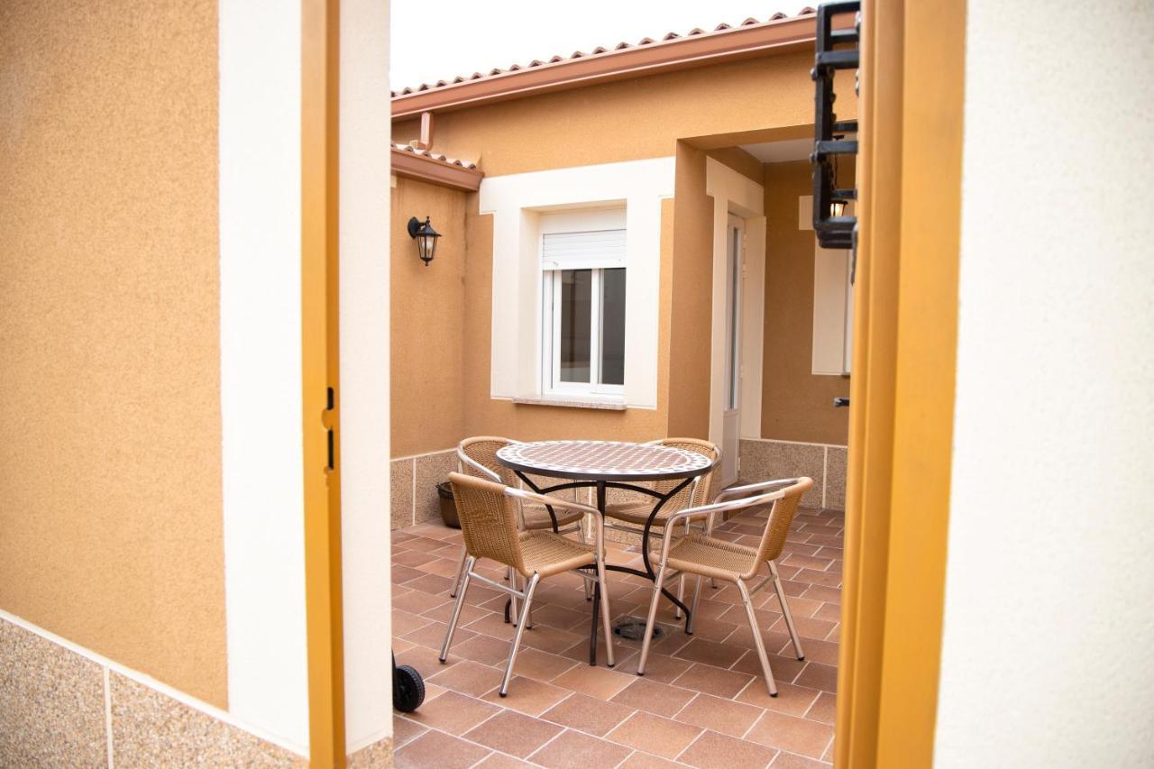 La Casa De Los Bisa Sanchidrian Exterior photo